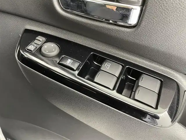 日産 ルークス ハイウェイスター X 千葉県 2020(令2)年 2.6万km ホワイトパール 禁煙車/エマージェンシーブレーキ/快適パックA/・プラズマクラスター付きリヤシーリングファン/・パーソナルテーブル/・カップホルダー/・USBソケット(助手席シート裏)/・ロールサンシェード/・撥水加工シート/社外７インチナビ/・Bluetooth.フルセグTV.CD.SD/アラウンドビューモニター/ステアリングスイッチ/LEDヘッドライト/フォグランプ/純正１４インチアルミ/プッシュスタート/スマートキー/スペアキー