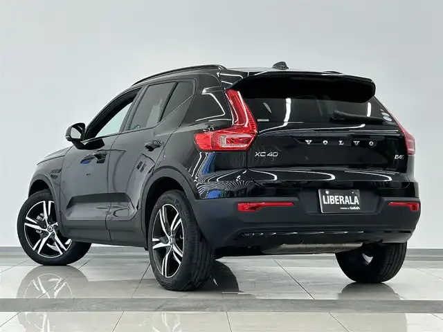 ボルボ ＸＣ４０ B4 AWD Rデザイン 岡山県 2020(令2)年 1.3万km オニキスブラックP ４８Vマイルドハイブリッド/AWD/hatman/kardon/純正SENSUSナビ/360°カメラ/ACC/Bluetooth/DTV/アップルカープレイ/アンドロイドオート/パワーシート/シートヒーター/ブレーキAH/ワイヤレス充電/アダプティブベンディングライト/コーナリングライト/自動ブレーキ/衝突回避/RSI/BLIS/LKA/パーキングアシスト