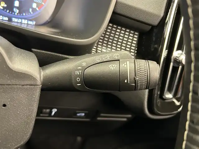 ボルボ ＸＣ４０ B4 AWD Rデザイン 岡山県 2020(令2)年 1.3万km オニキスブラックP ４８Vマイルドハイブリッド/AWD/hatman/kardon/純正SENSUSナビ/360°カメラ/ACC/Bluetooth/DTV/アップルカープレイ/アンドロイドオート/パワーシート/シートヒーター/ブレーキAH/ワイヤレス充電/アダプティブベンディングライト/コーナリングライト/自動ブレーキ/衝突回避/RSI/BLIS/LKA/パーキングアシスト