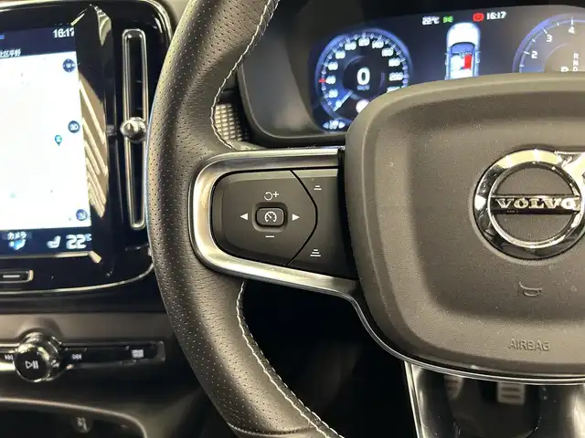 ボルボ ＸＣ４０ B4 AWD Rデザイン 岡山県 2020(令2)年 1.3万km オニキスブラックP ４８Vマイルドハイブリッド/AWD/hatman/kardon/純正SENSUSナビ/360°カメラ/ACC/Bluetooth/DTV/アップルカープレイ/アンドロイドオート/パワーシート/シートヒーター/ブレーキAH/ワイヤレス充電/アダプティブベンディングライト/コーナリングライト/自動ブレーキ/衝突回避/RSI/BLIS/LKA/パーキングアシスト