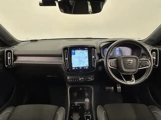 ボルボ ＸＣ４０ B4 AWD Rデザイン 岡山県 2020(令2)年 1.3万km オニキスブラックP ４８Vマイルドハイブリッド/AWD/hatman/kardon/純正SENSUSナビ/360°カメラ/ACC/Bluetooth/DTV/アップルカープレイ/アンドロイドオート/パワーシート/シートヒーター/ブレーキAH/ワイヤレス充電/アダプティブベンディングライト/コーナリングライト/自動ブレーキ/衝突回避/RSI/BLIS/LKA/パーキングアシスト