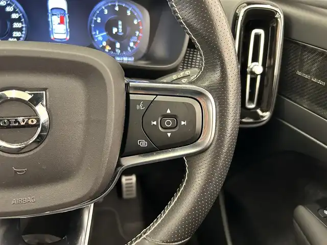 ボルボ ＸＣ４０ B4 AWD Rデザイン 岡山県 2020(令2)年 1.3万km オニキスブラックP ４８Vマイルドハイブリッド/AWD/hatman/kardon/純正SENSUSナビ/360°カメラ/ACC/Bluetooth/DTV/アップルカープレイ/アンドロイドオート/パワーシート/シートヒーター/ブレーキAH/ワイヤレス充電/アダプティブベンディングライト/コーナリングライト/自動ブレーキ/衝突回避/RSI/BLIS/LKA/パーキングアシスト