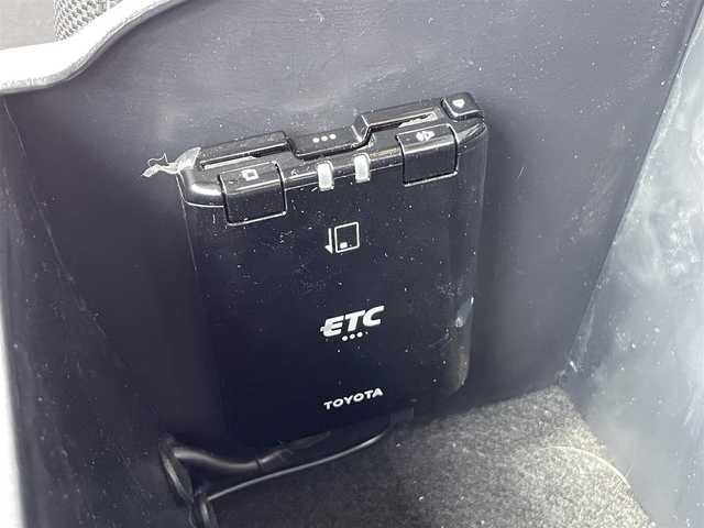 トヨタ ハイラックス Z 茨城県 2023(令5)年 1.8万km アティチュードブラックマイカ 社外ディスプレイオーディオ/【AM・FM・ＣＤ・ＤＶＤ・ＢＴ・ＵＳＢ・iPod・ＡＵＸ】/４ＷＤ/センターデフロック/ダウンヒルアシストコントロール/Ｂカメラ/ＥＴＣ/レーダークルコン/アイドリングストップ/前後コーナーセンサー/ＭＴモード付ＡＴ/ステリモ/横滑り防止装置/レーンキープアシスト/衝突被害軽減システム/オートライト/LEDライト/純正フロアマット/純正アルミホイール