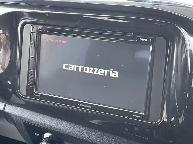 トヨタ ハイラックス Z 茨城県 2023(令5)年 1.8万km アティチュードブラックマイカ 社外ディスプレイオーディオ/【AM・FM・ＣＤ・ＤＶＤ・ＢＴ・ＵＳＢ・iPod・ＡＵＸ】/４ＷＤ/センターデフロック/ダウンヒルアシストコントロール/Ｂカメラ/ＥＴＣ/レーダークルコン/アイドリングストップ/前後コーナーセンサー/ＭＴモード付ＡＴ/ステリモ/横滑り防止装置/レーンキープアシスト/衝突被害軽減システム/オートライト/LEDライト/純正フロアマット/純正アルミホイール