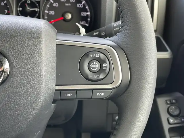 ダイハツ タフト G ダーククロムベンチャー 東京都 2025(令7)年 0.1千km ブラックマイカメタリック 届出済未使用車/登録時走行8km/ガラスルーフ/シートヒーター前席/アイドリングストップ/スマートアシスト/衝突警報機能/衝突回避支援ブレーキ機能/ブレーキ制御付誤発進抑制機能/車線逸脱警報機能/路外逸脱警報機能/ふらつき警報/先行車発進お知らせ機能/標識認識機能/全車速追従機能付オートクルーズコントロール/レーンキープコントロール/オートハイビーム/アダプティブドライビングビーム/電動パーキングブレーキ/オートブレーキホールド/LEDヘッドライト/フォグライト