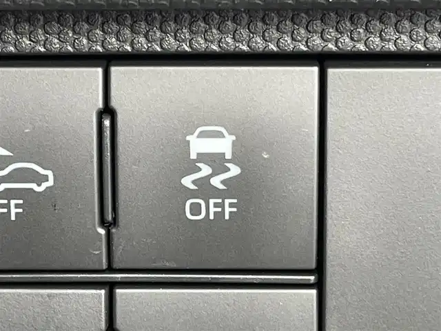 ダイハツ タフト G ダーククロムベンチャー 東京都 2025(令7)年 0.1千km ブラックマイカメタリック 届出済未使用車/登録時走行8km/ガラスルーフ/シートヒーター前席/アイドリングストップ/スマートアシスト/衝突警報機能/衝突回避支援ブレーキ機能/ブレーキ制御付誤発進抑制機能/車線逸脱警報機能/路外逸脱警報機能/ふらつき警報/先行車発進お知らせ機能/標識認識機能/全車速追従機能付オートクルーズコントロール/レーンキープコントロール/オートハイビーム/アダプティブドライビングビーム/電動パーキングブレーキ/オートブレーキホールド/LEDヘッドライト/フォグライト