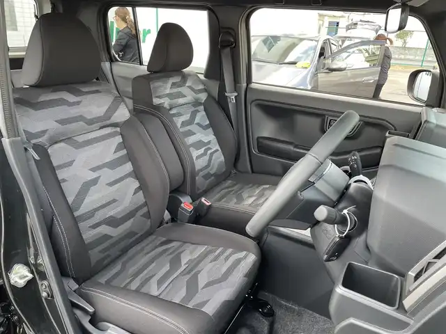 ダイハツ タフト G ダーククロムベンチャー 東京都 2025(令7)年 0.1千km ブラックマイカメタリック 届出済未使用車/登録時走行8km/ガラスルーフ/シートヒーター前席/アイドリングストップ/スマートアシスト/衝突警報機能/衝突回避支援ブレーキ機能/ブレーキ制御付誤発進抑制機能/車線逸脱警報機能/路外逸脱警報機能/ふらつき警報/先行車発進お知らせ機能/標識認識機能/全車速追従機能付オートクルーズコントロール/レーンキープコントロール/オートハイビーム/アダプティブドライビングビーム/電動パーキングブレーキ/オートブレーキホールド/LEDヘッドライト/フォグライト