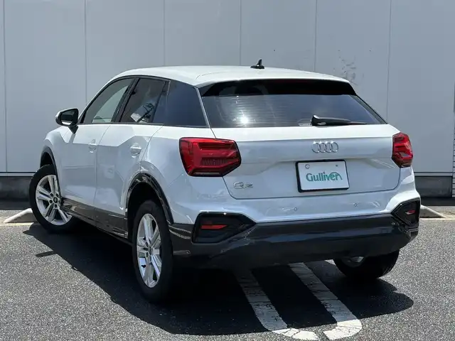 アウディ Ｑ２ 35TFSI アドバンスド 三重県 2021(令3)年 3.8万km グレイシアホワイトメタリック バーチャルコックピット/ナビゲーションパッケージ/MMIナビゲーションシステム(Bluetooth/DVD/CD/地デジTV/SD/USB/AUX/外部ビデオ)/コンビ二エンス/アシスタンスパッケージ/ハイビームアシスト/シートヒーター(前席)/パワーバックドア/アダプティブクルーズアシスト(アダプティブクルーズコントロール)/アクティブレーンアシスト/サイドアシスト/プレセンスベーシック/バックカメラ/ETC2.0/ステアリングスイッチ/純正フロアマット/バニティミラー/スペアキー