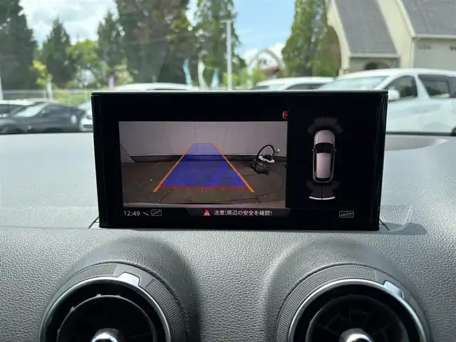 アウディ Ｑ２ 35TFSI アドバンスド 三重県 2021(令3)年 3.8万km グレイシアホワイトメタリック バーチャルコックピット/ナビゲーションパッケージ/MMIナビゲーションシステム(Bluetooth/DVD/CD/地デジTV/SD/USB/AUX/外部ビデオ)/コンビ二エンス/アシスタンスパッケージ/ハイビームアシスト/シートヒーター(前席)/パワーバックドア/アダプティブクルーズアシスト(アダプティブクルーズコントロール)/アクティブレーンアシスト/サイドアシスト/プレセンスベーシック/バックカメラ/ETC2.0/ステアリングスイッチ/純正フロアマット/バニティミラー/スペアキー