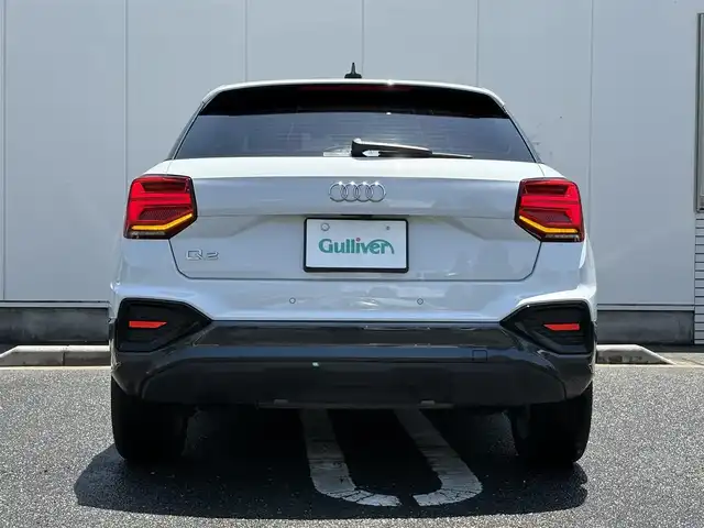 アウディ Ｑ２ 35TFSI アドバンスド 三重県 2021(令3)年 3.8万km グレイシアホワイトメタリック バーチャルコックピット/ナビゲーションパッケージ/MMIナビゲーションシステム(Bluetooth/DVD/CD/地デジTV/SD/USB/AUX/外部ビデオ)/コンビ二エンス/アシスタンスパッケージ/ハイビームアシスト/シートヒーター(前席)/パワーバックドア/アダプティブクルーズアシスト(アダプティブクルーズコントロール)/アクティブレーンアシスト/サイドアシスト/プレセンスベーシック/バックカメラ/ETC2.0/ステアリングスイッチ/純正フロアマット/バニティミラー/スペアキー