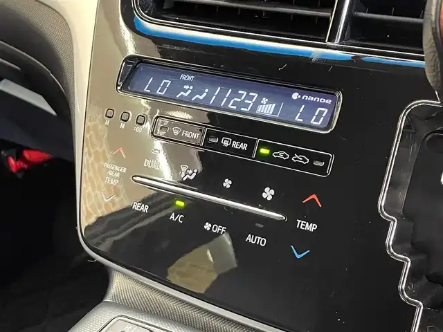 トヨタ エスティマ ハイブリッド アエラス プレミアム G 岩手県 2016(平28)年 9.4万km シルバーM ４WD/寒冷地仕様/電動格納サードシート/両側パワースライドドア/パワーバックドア/トヨタセーフティセンスC/プリクラッシュセーフティ/オートマチックハイビーム/クリアランスソナー/クルーズコントロール/横滑り防止装置/AC100V1500Wコンセント/パワーシート/シートヒーター/後席エアコン/純正ナビ/フルセグTV/ETC/ドライブレコーダー/バックカメラ/LEDヘッドライト