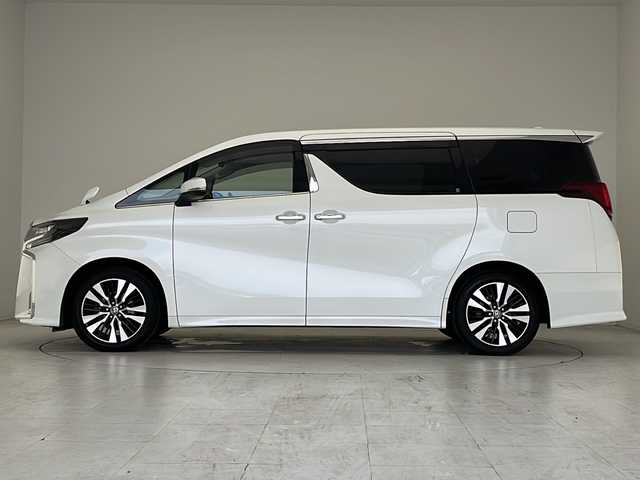 トヨタ アルファード S Cパッケージ 愛知県 2023(令5)年 3.3万km ホワイトパールクリスタルシャイン 衝突軽減システム/純正9型ディズプレイオーディオ　ナビあり/三眼LEDヘッドライト/両側パワースライドドア/サンルーフ/レーダークルーズコントロール/シートヒーター/エアシート/フルセグ/CD DVD/Bluetooth/バックカメラ/パワーシート/電動リアゲート/コーナーセンサー/純正アルミホイール/ETC2.0/ブラインドスポットモニター/インテリジェントミラー/オートマチックハイビーム/ドライブレコーダー/ステアリングスイッチ/スマートキー/プッシュスタート