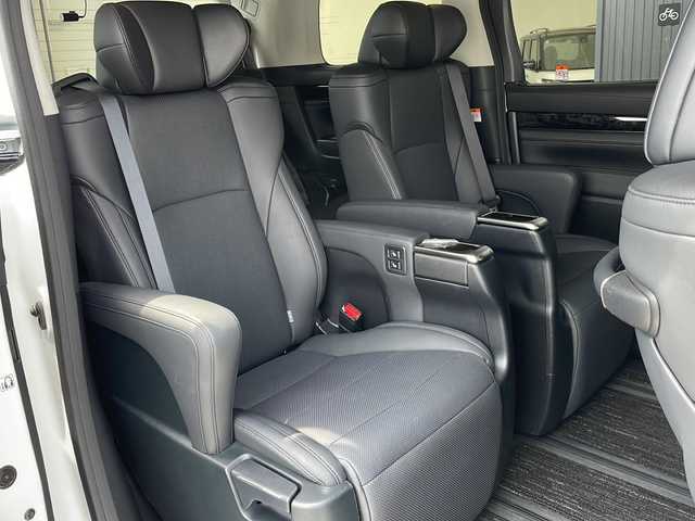 トヨタ アルファード S Cパッケージ 愛知県 2023(令5)年 3.3万km ホワイトパールクリスタルシャイン 衝突軽減システム/純正9型ディズプレイオーディオ　ナビあり/三眼LEDヘッドライト/両側パワースライドドア/サンルーフ/レーダークルーズコントロール/シートヒーター/エアシート/フルセグ/CD DVD/Bluetooth/バックカメラ/パワーシート/電動リアゲート/コーナーセンサー/純正アルミホイール/ETC2.0/ブラインドスポットモニター/インテリジェントミラー/オートマチックハイビーム/ドライブレコーダー/ステアリングスイッチ/スマートキー/プッシュスタート