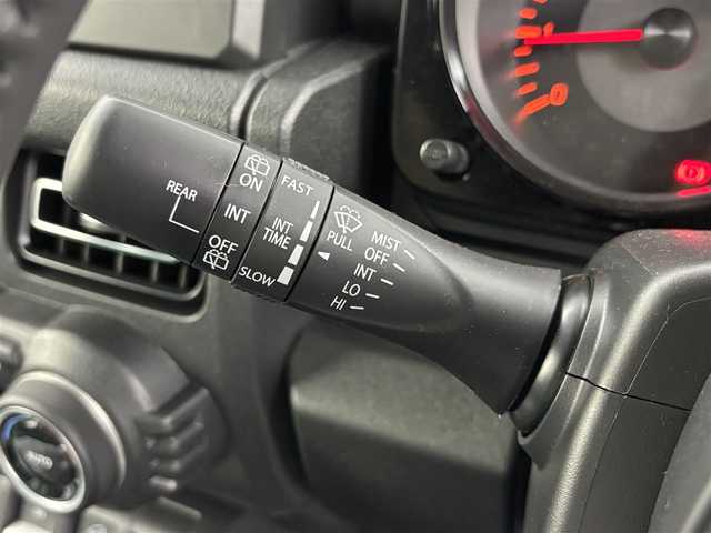 スズキ ジムニー ノマド FC 埼玉県 2025(令7)年 0.1万km未満 Ｄグリーン 登録済未使用車　/アダプティブクルーズコントロール　/デュアルカメラブレーキサポート　/ＥＴＣ２．０　/バックフォグ　/シートヒーター　/フロントバンパーガーニッシュ　/純正フロアマット　/純正ドアバイザー