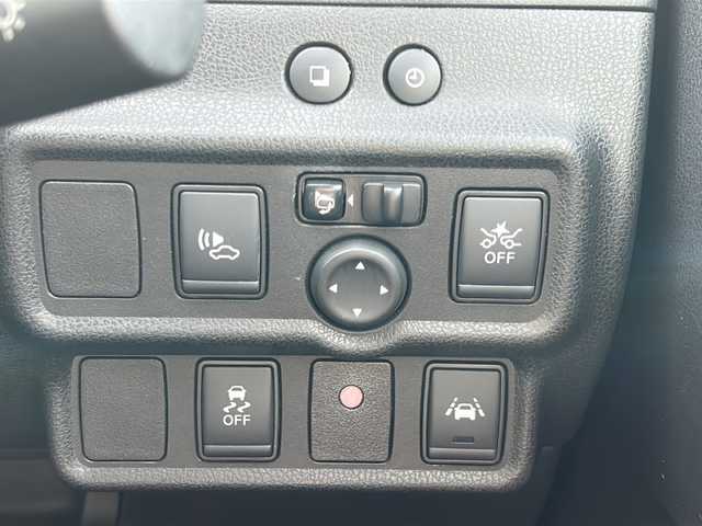 日産 ノート e－パワー X Vセレクション 岐阜県 2020(令2)年 1.8万km ブリリアントホワイトパール 登録時走行距離17588km/純正７型ナビ　/全方位カメラ　/ＥＴＣ　/盗難防止装置　/衝突軽減システム　/横滑り防止装置　/レーンキープアシスト　/前後コーナーセンサー　/アイドリングストップ　/ＬＥＤヘッドライト　/オートライト　/スマートキー/スペアキー/プッシュスタート/ワンオーナー/純正15インチアルミホイール/純正フロアマット