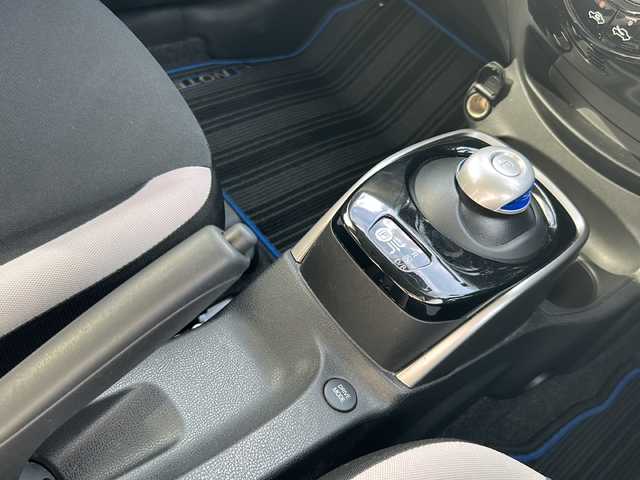 日産 ノート e－パワー X Vセレクション 岐阜県 2020(令2)年 1.8万km ブリリアントホワイトパール 登録時走行距離17588km/純正７型ナビ　/全方位カメラ　/ＥＴＣ　/盗難防止装置　/衝突軽減システム　/横滑り防止装置　/レーンキープアシスト　/前後コーナーセンサー　/アイドリングストップ　/ＬＥＤヘッドライト　/オートライト　/スマートキー/スペアキー/プッシュスタート/ワンオーナー/純正15インチアルミホイール/純正フロアマット