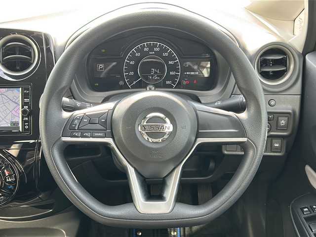 日産 ノート e－パワー X Vセレクション 岐阜県 2020(令2)年 1.8万km ブリリアントホワイトパール 登録時走行距離17588km/純正７型ナビ　/全方位カメラ　/ＥＴＣ　/盗難防止装置　/衝突軽減システム　/横滑り防止装置　/レーンキープアシスト　/前後コーナーセンサー　/アイドリングストップ　/ＬＥＤヘッドライト　/オートライト　/スマートキー/スペアキー/プッシュスタート/ワンオーナー/純正15インチアルミホイール/純正フロアマット