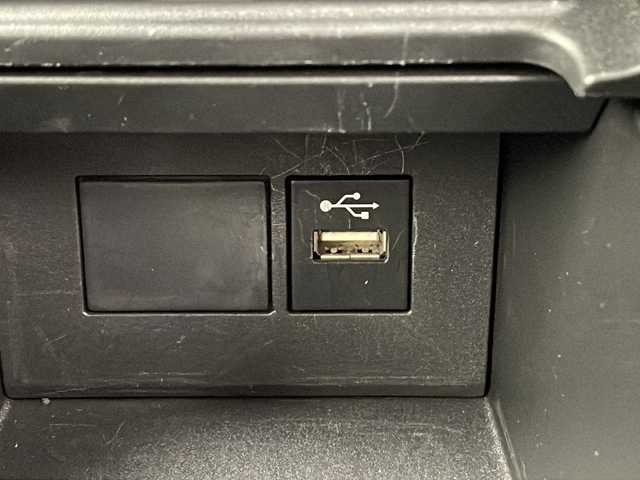 トヨタ アクア X 千葉県 2023(令5)年 3.9万km プラチナホワイトパールマイカ 純正ディスプレイオーディオ/ナビキット/バックカメラ/ステアリングリモコン/トヨタセーフティセンス/・レーダークルーズコントロール/・レーンキープアシスト/・プリクラッシュセーフティ/・オートマチックハイビーム/LEDオートライト/ビルトインETC/プッシュスタート/スマートキー/純正フロアマット