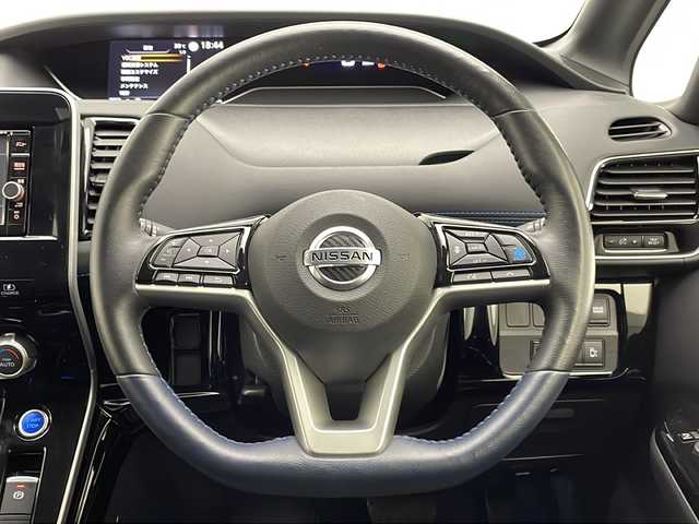 日産 セレナ e-パワー オーテック セーフティPKG 宮崎県 2020(令2)年 2.4万km カスピアンブルー 禁煙車/エマージェンシーブレーキ/純正ナビTV/（MM318D-W/CD/DVD/Bluetooth/フルセグTV)/純正LEDオートライト/純正LEDフォグ/純正LEDデイライト/純正オーテックエアロ/純正ルーフエンドスポイラー/純正オーテック16インチアルミ/純正フロアマット/プロパイロット/アラウンドビューモニター/パーキングアシスト/ブラインドスポットモニター/クリアランスソナー/オートマチックハイビーム/ハンズフリー両側電動スライドドア/電子パーキング/オートホールド/シーケンシャルウインカードアミラー/撥水シート/前席シートヒーター/本革巻ハンドル/ETC/インテリジェントキー/プッシュエンジンスタート/スペアキー/新車時保証書/取扱い説明書