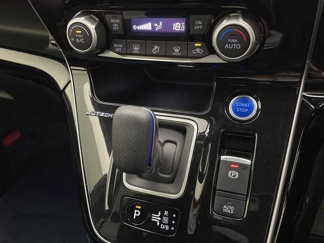 日産 セレナ e-パワー オーテック セーフティPKG 宮崎県 2020(令2)年 2.4万km カスピアンブルー 禁煙車/エマージェンシーブレーキ/純正ナビTV/（MM318D-W/CD/DVD/Bluetooth/フルセグTV)/純正LEDオートライト/純正LEDフォグ/純正LEDデイライト/純正オーテックエアロ/純正ルーフエンドスポイラー/純正オーテック16インチアルミ/純正フロアマット/プロパイロット/アラウンドビューモニター/パーキングアシスト/ブラインドスポットモニター/クリアランスソナー/オートマチックハイビーム/ハンズフリー両側電動スライドドア/電子パーキング/オートホールド/シーケンシャルウインカードアミラー/撥水シート/前席シートヒーター/本革巻ハンドル/ETC/インテリジェントキー/プッシュエンジンスタート/スペアキー/新車時保証書/取扱い説明書