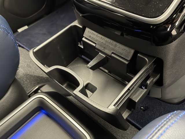 日産 セレナ e-パワー オーテック セーフティPKG 宮崎県 2020(令2)年 2.4万km カスピアンブルー 禁煙車/エマージェンシーブレーキ/純正ナビTV/（MM318D-W/CD/DVD/Bluetooth/フルセグTV)/純正LEDオートライト/純正LEDフォグ/純正LEDデイライト/純正オーテックエアロ/純正ルーフエンドスポイラー/純正オーテック16インチアルミ/純正フロアマット/プロパイロット/アラウンドビューモニター/パーキングアシスト/ブラインドスポットモニター/クリアランスソナー/オートマチックハイビーム/ハンズフリー両側電動スライドドア/電子パーキング/オートホールド/シーケンシャルウインカードアミラー/撥水シート/前席シートヒーター/本革巻ハンドル/ETC/インテリジェントキー/プッシュエンジンスタート/スペアキー/新車時保証書/取扱い説明書