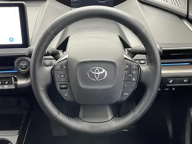 トヨタ プリウス Z 愛知県 2023(令5)年 3.8万km プラチナホワイトパールマイカ 純正１２．３型ＤＡフルセグＴＶ　ＨＤＭＩ　パノラマルーフ　全方位カメラ　デジタルインナーミラー　電動リアゲート　トヨタチームメイト　黒革　シートヒーター　ワイヤレス充電　衝突軽減　追従クルコン　アドバンスドパーク　トヨタセーフティセンス　コーナーセンサー　ＬＥＤオートライト　シートベンチレーション　ハンドルヒーター　ＡＣ100Ｖ電源　ＢＳＭ　内蔵型前後ドラレコ　禁煙車