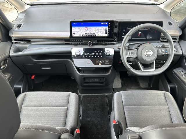 日産 セレナ ハイウェイスター V 静岡県 2024(令6)年 0.5万km プリズムホワイト 純正ナビ/Bluetooth/TV/Apple CarPlay/アラウンドビューモニター/プロパイロット/両側パワースライドドア/フリップダウンモニター/ETC/シートヒーター/ステリングヒーター/コーナーセンサー/置くだけ充電/オートホールド/オートライト/オートハイビーム/LEDヘッドライト