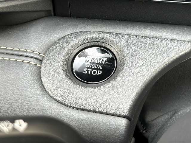 日産 セレナ ハイウェイスター V 静岡県 2024(令6)年 0.5万km プリズムホワイト 純正ナビ/Bluetooth/TV/Apple CarPlay/アラウンドビューモニター/プロパイロット/両側パワースライドドア/フリップダウンモニター/ETC/シートヒーター/ステリングヒーター/コーナーセンサー/置くだけ充電/オートホールド/オートライト/オートハイビーム/LEDヘッドライト