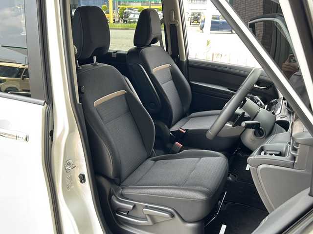 日産 セレナ ハイウェイスター V 静岡県 2024(令6)年 0.5万km プリズムホワイト 純正ナビ/Bluetooth/TV/Apple CarPlay/アラウンドビューモニター/プロパイロット/両側パワースライドドア/フリップダウンモニター/ETC/シートヒーター/ステリングヒーター/コーナーセンサー/置くだけ充電/オートホールド/オートライト/オートハイビーム/LEDヘッドライト