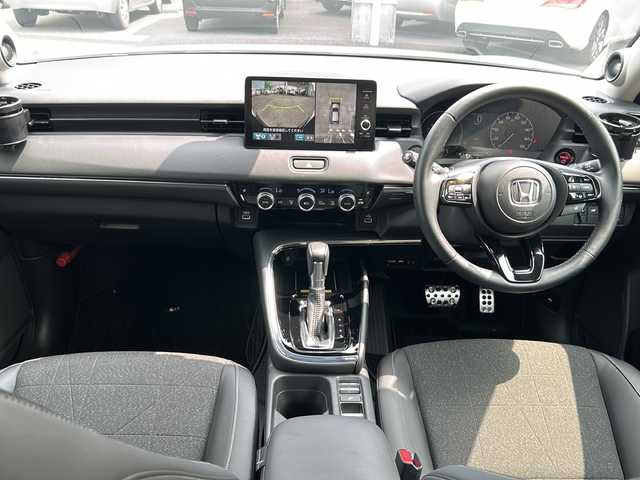 ホンダ ヴェゼル ハイブリッド e:HEV Z 岐阜県 2021(令3)年 1.3万km プラチナホワイトパール 純正ナビ/AM/FM/Bluetooth/USB/フルセグTV/追尾式クルーズコントロール/ステアリングヒーター/シートヒーター/革巻きステアリング/パドルシフト/クリアランスソナー/横滑り防止装置/ACC先行車検知者/衝突軽減ブレーキ/車両逸脱抑制システム/標識認識機能/パワーバックドア/バックカメラ/アラウンドビゥー/オートドアロック/オートミラー格納/セルディセントコントロールスタンバイ/純正フロアマット/プッシュスタート/SPORTMODE/ECONMODE/オートハイビーム/ビルトインETC2.0/ワイヤレス充電器/ハンズフリー開閉機能