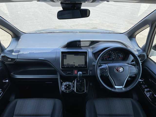 トヨタ ヴォクシー ZS 道央・札幌 2017(平29)年 9.3万km ボルドーマイカメタリック ４WD/寒冷地仕様/純正ディーラーOPナビ/CD/DVD/BT/フルセグ/純正フリップダウンモニター/トヨタセーフティセンス/プリクラッシュセーフティ/横滑り防止装置/クルーズコントロール/レーンキープアシスト/バックカメラ/アイドリングストップ/ECOMODE/ワイパーデアイサー/両側パワースライドドア/革巻きステアリング/ステアリングリモコン/MTモード付AT/プッシュスタート/スマートキー/LEDヘッドライト/オートライト/オートハイビーム/フォグランプ/電動格納ミラー/ウィンカーミラー/純正フロアマット/ドアバイザー