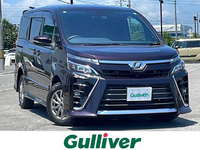 トヨタ ヴォクシー ZS 道央・札幌 2017(平29)年 9.3万km ボルドーマイカメタリック ４WD/寒冷地仕様/純正ディーラーOPナビ/CD/DVD/BT/フルセグ/純正フリップダウンモニター/トヨタセーフティセンス/プリクラッシュセーフティ/横滑り防止装置/クルーズコントロール/レーンキープアシスト/バックカメラ/アイドリングストップ/ECOMODE/ワイパーデアイサー/両側パワースライドドア/革巻きステアリング/ステアリングリモコン/MTモード付AT/プッシュスタート/スマートキー/LEDヘッドライト/オートライト/オートハイビーム/フォグランプ/電動格納ミラー/ウィンカーミラー/純正フロアマット/ドアバイザー