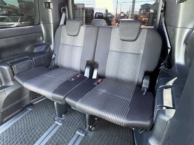 トヨタ ヴォクシー ZS 道央・札幌 2017(平29)年 9.3万km ボルドーマイカメタリック ４WD/寒冷地仕様/純正ディーラーOPナビ/CD/DVD/BT/フルセグ/純正フリップダウンモニター/トヨタセーフティセンス/プリクラッシュセーフティ/横滑り防止装置/クルーズコントロール/レーンキープアシスト/バックカメラ/アイドリングストップ/ECOMODE/ワイパーデアイサー/両側パワースライドドア/革巻きステアリング/ステアリングリモコン/MTモード付AT/プッシュスタート/スマートキー/LEDヘッドライト/オートライト/オートハイビーム/フォグランプ/電動格納ミラー/ウィンカーミラー/純正フロアマット/ドアバイザー