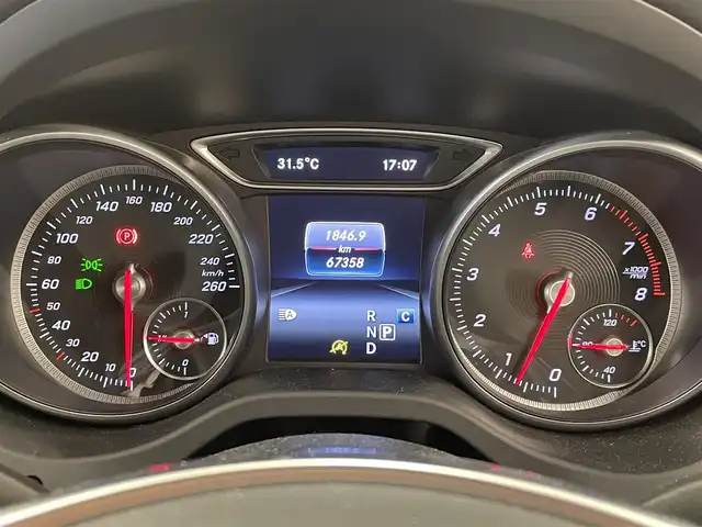 メルセデス・ベンツ ＣＬＡ１８０ Sブレイク　スポーツ 岡山県 2017(平29)年 6.8万km カルサイトホワイト 純正ナビ/Ｒカメラ/アップルカープレイ/Ｂｌｕｅｔｏｏｔｈ/フルセグＴＶ/ＵＳＢ/パナメリカーナグリル/パワーシート（Ｄ）/シートヒーター（Ｄ／Ｎ）/ダイナミックセレクト/ＥＳＰ/アクティブブレーキＡ/アテンションＡ/ＢＳＡ/ＬＫＡ/デイタイムライト/レーダーセーフティーＰＫＧ/オートライト/オートワイパー/ＡＨＢ/ドラレコ/パワーテールゲート