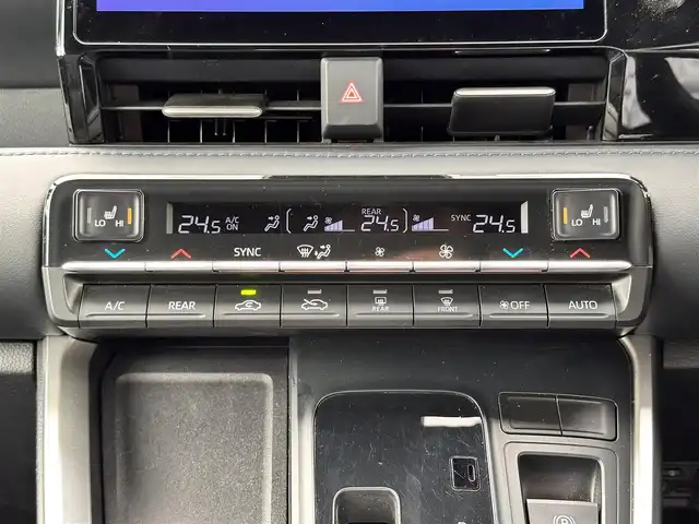 トヨタ ヴォクシー S－Z 宮城県 2022(令4)年 4万km アティチュードブラックマイカ ディスプレイオーディオプラス/・コネクティッドナビ対応10.5インチディスプレイオーディオ/・車載メモリーナビ/・CD/DVD/・地デジTV/・USB/HDMI/・AppleCarPlay/AndroidAuto/・ETC2.0/＝＝＝＝/セーフティセンス/・プリクラッシュセーフティ/・レーントレーシングアシスト/・レーンディパーチャーアラート/・レーダークルーズコントロール/・オートマチックハイビーム/・ロードサインアシスト/・ドライバー異常時対応システム/・プロアクティブドライビングアシスト/・発進遅れ告知機能/パーキングサポートブレーキ（前後方静止物）/両側パワースライドドア/ハーフレザーシート/シートヒーター/革巻きステアリング/ステアリングスイッチ/電動パーキングブレーキ/ブレーキホールド/プロジェクター式LEDヘッドランプ/オートライト/スマートキー＆プッシュスタート/電動格納ミラー/純正17インチAW/フロアマット/ドアバイザー/W/サイド/カーテンエアバッグ
