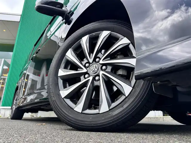 トヨタ ヴォクシー S－Z 宮城県 2022(令4)年 4万km アティチュードブラックマイカ ディスプレイオーディオプラス/・コネクティッドナビ対応10.5インチディスプレイオーディオ/・車載メモリーナビ/・CD/DVD/・地デジTV/・USB/HDMI/・AppleCarPlay/AndroidAuto/・ETC2.0/＝＝＝＝/セーフティセンス/・プリクラッシュセーフティ/・レーントレーシングアシスト/・レーンディパーチャーアラート/・レーダークルーズコントロール/・オートマチックハイビーム/・ロードサインアシスト/・ドライバー異常時対応システム/・プロアクティブドライビングアシスト/・発進遅れ告知機能/パーキングサポートブレーキ（前後方静止物）/両側パワースライドドア/ハーフレザーシート/シートヒーター/革巻きステアリング/ステアリングスイッチ/電動パーキングブレーキ/ブレーキホールド/プロジェクター式LEDヘッドランプ/オートライト/スマートキー＆プッシュスタート/電動格納ミラー/純正17インチAW/フロアマット/ドアバイザー/W/サイド/カーテンエアバッグ