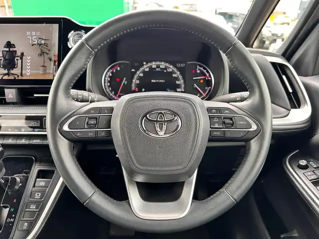 トヨタ ヴォクシー S－Z 宮城県 2022(令4)年 4万km アティチュードブラックマイカ ディスプレイオーディオプラス/・コネクティッドナビ対応10.5インチディスプレイオーディオ/・車載メモリーナビ/・CD/DVD/・地デジTV/・USB/HDMI/・AppleCarPlay/AndroidAuto/・ETC2.0/＝＝＝＝/セーフティセンス/・プリクラッシュセーフティ/・レーントレーシングアシスト/・レーンディパーチャーアラート/・レーダークルーズコントロール/・オートマチックハイビーム/・ロードサインアシスト/・ドライバー異常時対応システム/・プロアクティブドライビングアシスト/・発進遅れ告知機能/パーキングサポートブレーキ（前後方静止物）/両側パワースライドドア/ハーフレザーシート/シートヒーター/革巻きステアリング/ステアリングスイッチ/電動パーキングブレーキ/ブレーキホールド/プロジェクター式LEDヘッドランプ/オートライト/スマートキー＆プッシュスタート/電動格納ミラー/純正17インチAW/フロアマット/ドアバイザー/W/サイド/カーテンエアバッグ