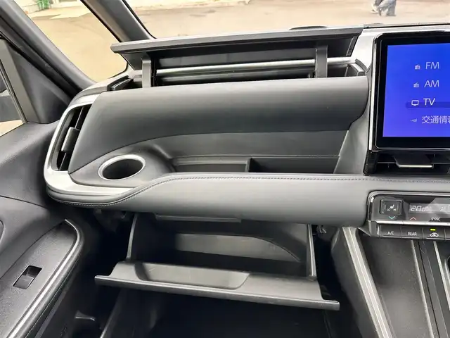 トヨタ ヴォクシー S－Z 宮城県 2022(令4)年 4万km アティチュードブラックマイカ ディスプレイオーディオプラス/・コネクティッドナビ対応10.5インチディスプレイオーディオ/・車載メモリーナビ/・CD/DVD/・地デジTV/・USB/HDMI/・AppleCarPlay/AndroidAuto/・ETC2.0/＝＝＝＝/セーフティセンス/・プリクラッシュセーフティ/・レーントレーシングアシスト/・レーンディパーチャーアラート/・レーダークルーズコントロール/・オートマチックハイビーム/・ロードサインアシスト/・ドライバー異常時対応システム/・プロアクティブドライビングアシスト/・発進遅れ告知機能/パーキングサポートブレーキ（前後方静止物）/両側パワースライドドア/ハーフレザーシート/シートヒーター/革巻きステアリング/ステアリングスイッチ/電動パーキングブレーキ/ブレーキホールド/プロジェクター式LEDヘッドランプ/オートライト/スマートキー＆プッシュスタート/電動格納ミラー/純正17インチAW/フロアマット/ドアバイザー/W/サイド/カーテンエアバッグ
