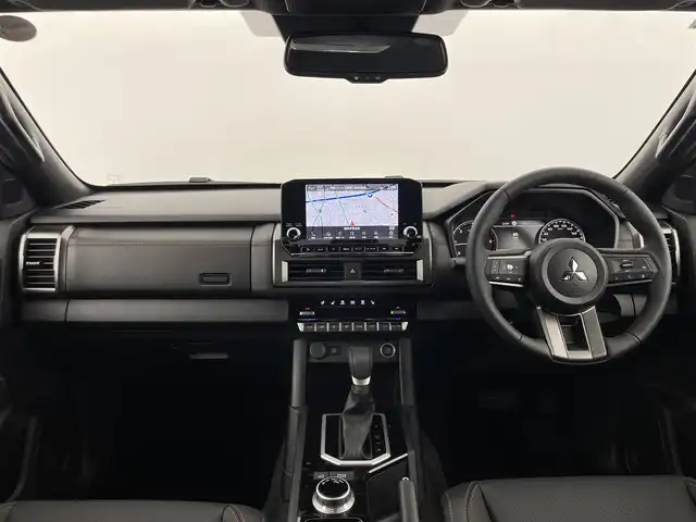 三菱 トライトン GSR 群馬県 2025(令7)年 0.1千km グレーＭ 登録済未使用車：登録時走行距離57km/・純正メーカーナビ（スマートフォン連携ナビゲーション９インチWVGAディスプレイ）/Bluetooth/フルセグTV/・全方位カメラ/・レーダークルーズコントロール/・ステアリングリモコン/・ステアリングヒーター/・レザーシート/・D席のみパワーシート/・シートヒーター/・前後コーナーセンサー/・LEDライト/・フォグライト/・ルーフレール/・フロアマット/・自動防眩ルームミラー/・寒冷地仕様（ヒーテッドミラー/リヤヒーターダクト/スタートアップヒーター/フューエルラインヒーター）