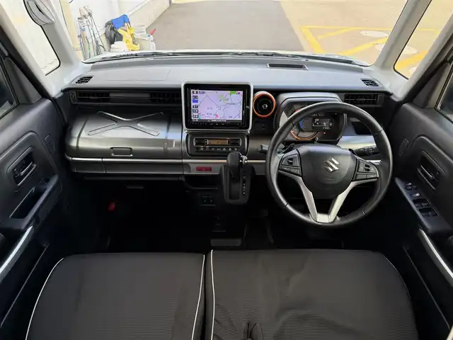 スズキ スペーシア ギア HYBRID XZターボ 佐賀県 2020(令2)年 5.8万km オフブルーメタリック/ガンメタリック2トーンルーフ 純正9型ナビゲーション「CN-RZ853」/・AM/FM/CD/DVD/フルセグ/BT//・アラウンドビューモニター/カラーヘッドアップディスプレイ/両側パワースライドドア/純正OPシートカバー/ステアリングリモコン/ビルトインETC/LEDヘッドライト/・オートマチックハイビーム/スマートキー/フロアマット/ドアバイザー/新車保証書/取扱説明書/スペアキー1本/スズキ セーフティサポート/・クルーズコントロール/・デュアルセンサーブレーキサポート/・誤発進抑制機能（前方・後方）/・車線逸脱警報機能/・車線逸脱抑制機能/・ふらつき警報機能/・先行車発進お知らせ機能/・標識認識機能/・後退時ブレーキサポート/・ESP（車両走行安定補助システム）/・ヒルホールドコントロール