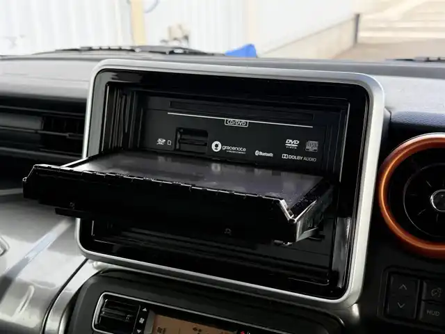 スズキ スペーシア ギア HYBRID XZターボ 佐賀県 2020(令2)年 5.8万km オフブルーメタリック/ガンメタリック2トーンルーフ 純正9型ナビゲーション「CN-RZ853」/・AM/FM/CD/DVD/フルセグ/BT//・アラウンドビューモニター/カラーヘッドアップディスプレイ/両側パワースライドドア/純正OPシートカバー/ステアリングリモコン/ビルトインETC/LEDヘッドライト/・オートマチックハイビーム/スマートキー/フロアマット/ドアバイザー/新車保証書/取扱説明書/スペアキー1本/スズキ セーフティサポート/・クルーズコントロール/・デュアルセンサーブレーキサポート/・誤発進抑制機能（前方・後方）/・車線逸脱警報機能/・車線逸脱抑制機能/・ふらつき警報機能/・先行車発進お知らせ機能/・標識認識機能/・後退時ブレーキサポート/・ESP（車両走行安定補助システム）/・ヒルホールドコントロール
