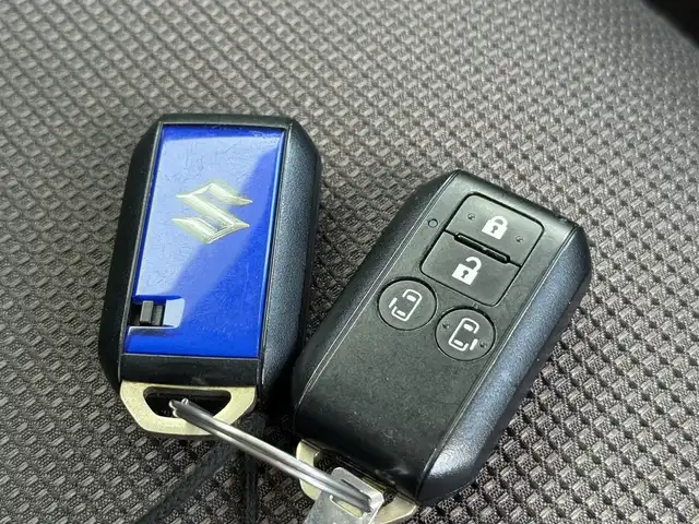 スズキ スペーシア ギア HYBRID XZターボ 佐賀県 2020(令2)年 5.8万km オフブルーメタリック/ガンメタリック2トーンルーフ 純正9型ナビゲーション「CN-RZ853」/・AM/FM/CD/DVD/フルセグ/BT//・アラウンドビューモニター/カラーヘッドアップディスプレイ/両側パワースライドドア/純正OPシートカバー/ステアリングリモコン/ビルトインETC/LEDヘッドライト/・オートマチックハイビーム/スマートキー/フロアマット/ドアバイザー/新車保証書/取扱説明書/スペアキー1本/スズキ セーフティサポート/・クルーズコントロール/・デュアルセンサーブレーキサポート/・誤発進抑制機能（前方・後方）/・車線逸脱警報機能/・車線逸脱抑制機能/・ふらつき警報機能/・先行車発進お知らせ機能/・標識認識機能/・後退時ブレーキサポート/・ESP（車両走行安定補助システム）/・ヒルホールドコントロール