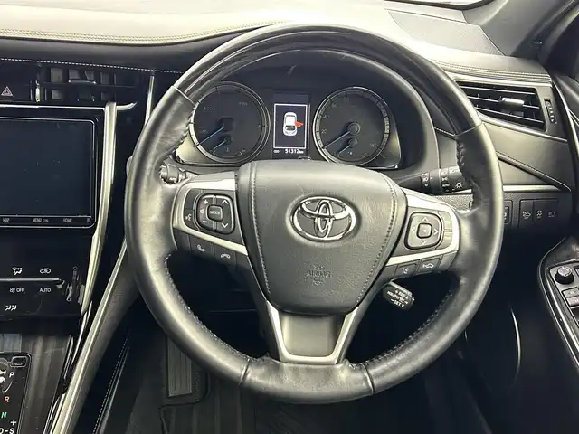 トヨタ ハリアー ハイブリッド プレミアム 道央・札幌 2019(平31)年 5.2万km ホワイトパールクリスタルシャイン ・純正９インチナビ/・フルエアロ/・衝突軽減ブレーキ/・横滑り防止機能/・バックカメラ/・レーンアシスト/・パワーシート/・パワーバックドア/・フルセグＴＶ/・Ｂｌｕｅｔｏｏｔｈオーディオ/・オートライト/・オートハイビーム/・ＥＴＣ２．０/・純正アルミホイール/・ドアバイザー/・コーナーセンサー/・クリアランスソナー/・HDMI入力端子/・スマートキー＆プッシュスタート/・アダプティブクルーズコントロール/・LEDヘッドライト