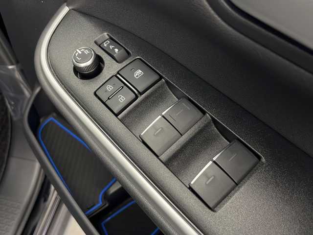 トヨタ ヴォクシー ハイブリッド S－Z 秋田県 2023(令5)年 2.2万km アティチュードブラックマイカ ４WD/ワンオーナー /純正１０.５インチディスプレイナビ【FM/AM/HDMI/BT/DVD】 /ETC2.0 /ステアリングヒーター　/トヨタセーフティンス　/フルセグTV /バックカメラ　/純正14インチフリップダウンモニター　/ドライブレコーダー /両側パワースライドドア/ブラインドスポットモニター/プッシュスタート /スマートキー/純正フロアマット/ハーフレザーシート /寒冷地仕様/純正エンジンスターター /オプションプロジェクターLED/レーダークルーズコントロール/社外AW/電動リアゲート/保証書/取扱説明書