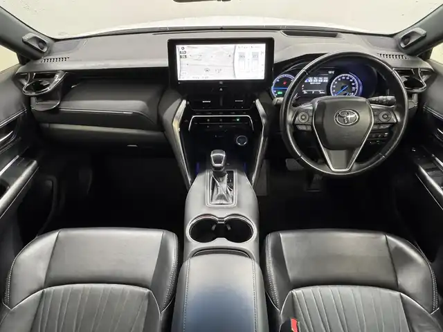 トヨタ ハリアー ハイブリッド Z 三重県 2020(令2)年 6.9万km ホワイトパールクリスタルシャイン ハイブリッド/FF/MTモード付フロアCVT/JBLプレミアムサウンド/12.3インチナビ/（AM/FM/USB/AUX/CarPlay/AndroidAuto/TV/Miracast）/【OP】パノラミックビューモニター/モデリスタエアロ『アバンエモーショナルスタイル』（F/S/R下）/ドライブレコーダー 前後（電子ミラー内蔵・ナビ連動）/ETC2.0/Toyota Safety Sense/・プリクラッシュセーフティ/・レーントレーシングアシスト/・レーダークルコン/・ブラインドスポットモニター＆リヤクロストラフィックオートブレーキ/・パーキングサポートブレーキ（静止物・後方接近車両）/・アダプティブハイビームシステム/・ロードサインアシスト/・先行車発進告知/など/装備/・デジタルインナーミラー/・ハンズフリーパワーバックドア/・カラーヘッドアップディスプレイ/・ハーフレザーシート/・パワーシート［D8way］/・左右独立オートエアコン/・AC100Vアクセサリーコンセント（1500W・非常時給電システム付）/・電子パーキングブレーキ＆ブレーキホールド/・純正19inAW/・保/取/・スマートキーx2/など