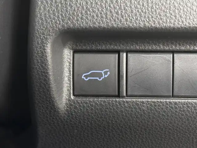 トヨタ ハリアー ハイブリッド Z 三重県 2020(令2)年 6.9万km ホワイトパールクリスタルシャイン ハイブリッド/FF/MTモード付フロアCVT/JBLプレミアムサウンド/12.3インチナビ/（AM/FM/USB/AUX/CarPlay/AndroidAuto/TV/Miracast）/【OP】パノラミックビューモニター/モデリスタエアロ『アバンエモーショナルスタイル』（F/S/R下）/ドライブレコーダー 前後（電子ミラー内蔵・ナビ連動）/ETC2.0/Toyota Safety Sense/・プリクラッシュセーフティ/・レーントレーシングアシスト/・レーダークルコン/・ブラインドスポットモニター＆リヤクロストラフィックオートブレーキ/・パーキングサポートブレーキ（静止物・後方接近車両）/・アダプティブハイビームシステム/・ロードサインアシスト/・先行車発進告知/など/装備/・デジタルインナーミラー/・ハンズフリーパワーバックドア/・カラーヘッドアップディスプレイ/・ハーフレザーシート/・パワーシート［D8way］/・左右独立オートエアコン/・AC100Vアクセサリーコンセント（1500W・非常時給電システム付）/・電子パーキングブレーキ＆ブレーキホールド/・純正19inAW/・保/取/・スマートキーx2/など
