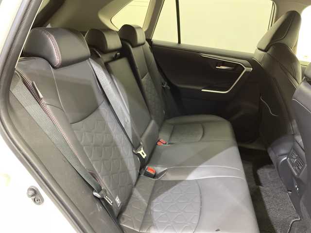 トヨタ ＲＡＶ４ アドベンチャー オフロードPKG 愛媛県 2021(令3)年 4.9万km スーパーホワイトⅡ ８型ナビ/フルセグ／Ｂｌｕｅｔｏｏｔｈ／ＵＳＢ/バックカメラ/衝突軽減ブレーキ/ＥＴＣ２．０/前後ドライブレコーダー/パワーバックドア/Ｄ席パワーシート/前後コーナーセンサー/ブラインドスポットモニター/レーンキープアシスト/オートマチックハイビーム/TRDアルミホイール