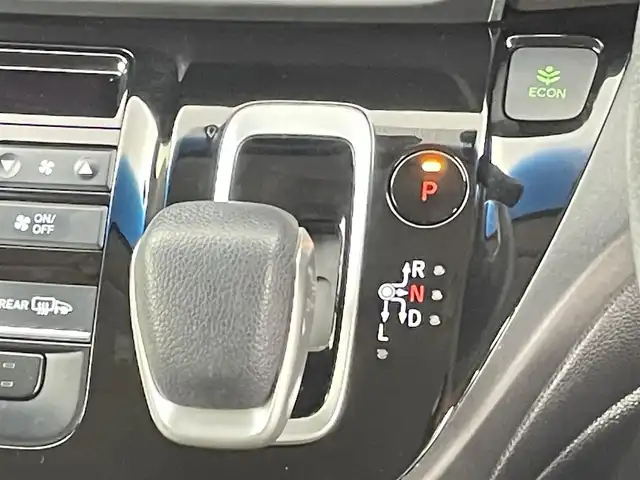 ホンダ フリード ハイブリット G ホンダセンシング 千葉県 2021(令3)年 3万km シーグラスブルーパール 禁煙車/ホンダセンシング/　・衝突軽減ブレーキ/　・誤発進抑制(前後)/　・事故低減ステアリング/　・路外逸脱抑制/　・アダプティブクルーズコントロール　/　・車線維持支援/　・標識認識/　・オートハイビーム/純正メモリナビ/　CD/DVD/BT/フルセグ/両側パワースライドドア/バックカメラ/ステアリングスイッチ/革巻きステアリング/電動格納ミラー/LEDヘッドライト/フォグライト/純正15インチアルミホイール