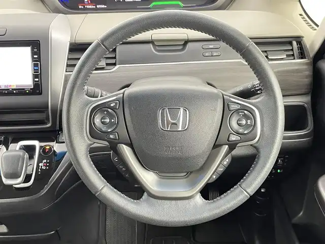 ホンダ フリード ハイブリット G ホンダセンシング 千葉県 2021(令3)年 3万km シーグラスブルーパール 禁煙車/ホンダセンシング/　・衝突軽減ブレーキ/　・誤発進抑制(前後)/　・事故低減ステアリング/　・路外逸脱抑制/　・アダプティブクルーズコントロール　/　・車線維持支援/　・標識認識/　・オートハイビーム/純正メモリナビ/　CD/DVD/BT/フルセグ/両側パワースライドドア/バックカメラ/ステアリングスイッチ/革巻きステアリング/電動格納ミラー/LEDヘッドライト/フォグライト/純正15インチアルミホイール
