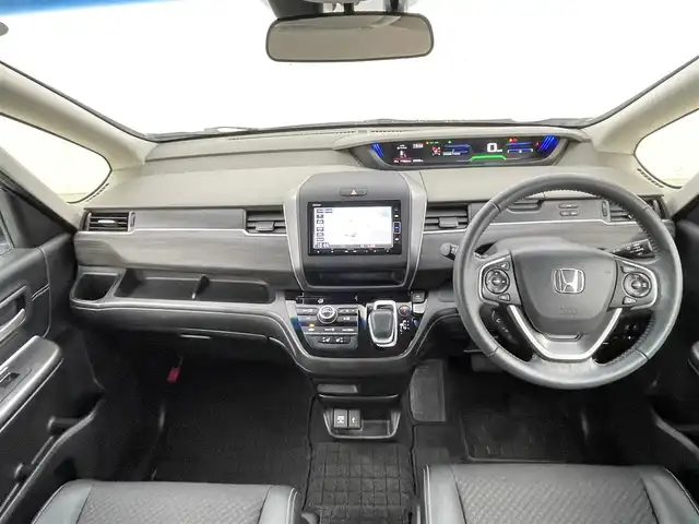ホンダ フリード ハイブリット G ホンダセンシング 千葉県 2021(令3)年 3万km シーグラスブルーパール 禁煙車/ホンダセンシング/　・衝突軽減ブレーキ/　・誤発進抑制(前後)/　・事故低減ステアリング/　・路外逸脱抑制/　・アダプティブクルーズコントロール　/　・車線維持支援/　・標識認識/　・オートハイビーム/純正メモリナビ/　CD/DVD/BT/フルセグ/両側パワースライドドア/バックカメラ/ステアリングスイッチ/革巻きステアリング/電動格納ミラー/LEDヘッドライト/フォグライト/純正15インチアルミホイール